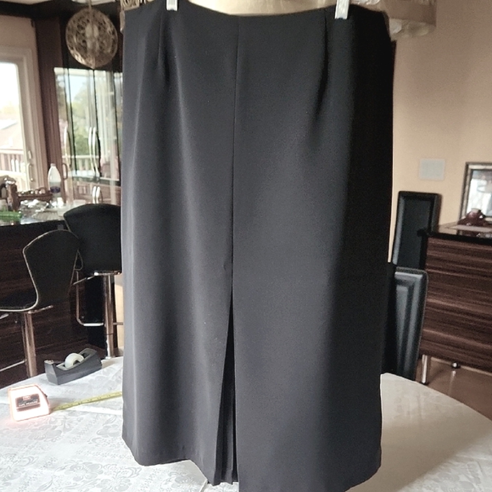 Elegant Black Women's Skirt